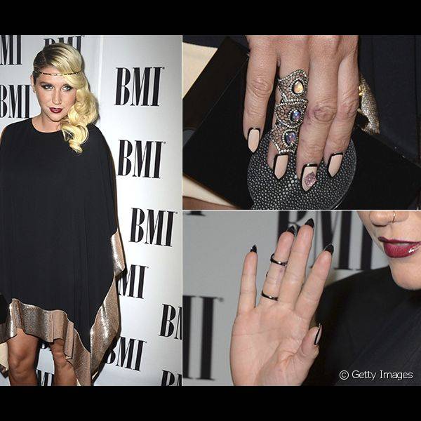 Para o BMI Pop Awards de 2012 Kesha caprichou na nail art com direito a pedraria e contorno preto